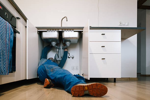Professional Plumbing technician working in Grandview, TX